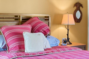 Studio Boutique Resort Across from Beach